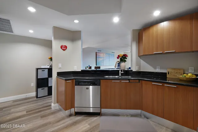 $2,800 | 241 Riverside Drive, Unit 208, Daytona Beach, FL 32117