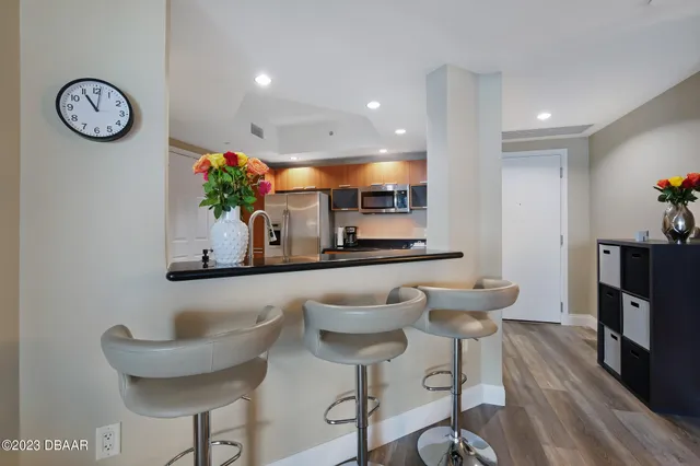 $2,800 | 241 Riverside Drive, Unit 208, Daytona Beach, FL 32117