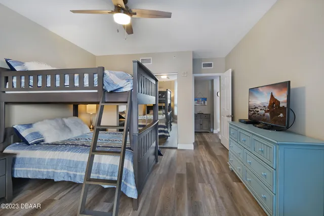 $2,800 | 241 Riverside Drive, Unit 208, Daytona Beach, FL 32117