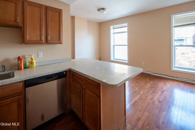 $1,000 | 31-33 North Pearl Street, Unit 4B, Albany, NY 12207