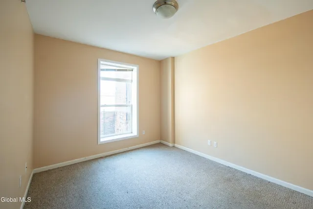 $1,000 | 31-33 North Pearl Street, Unit 4B, Albany, NY 12207