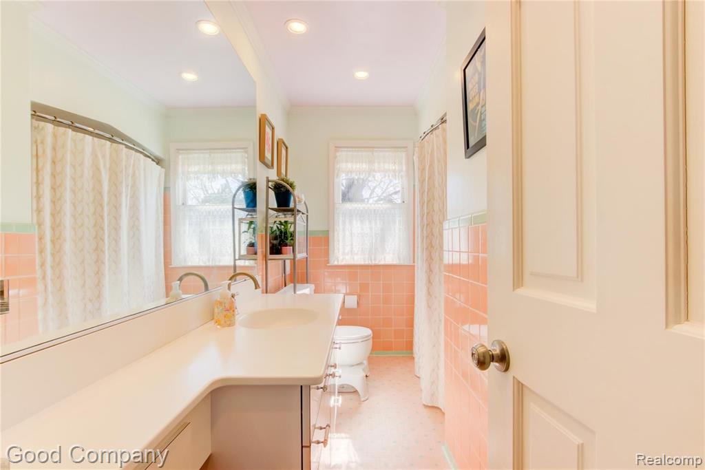 1859 Oxford Road Grosse Pointe Woods, MI 48236 - Photo 18 of 47