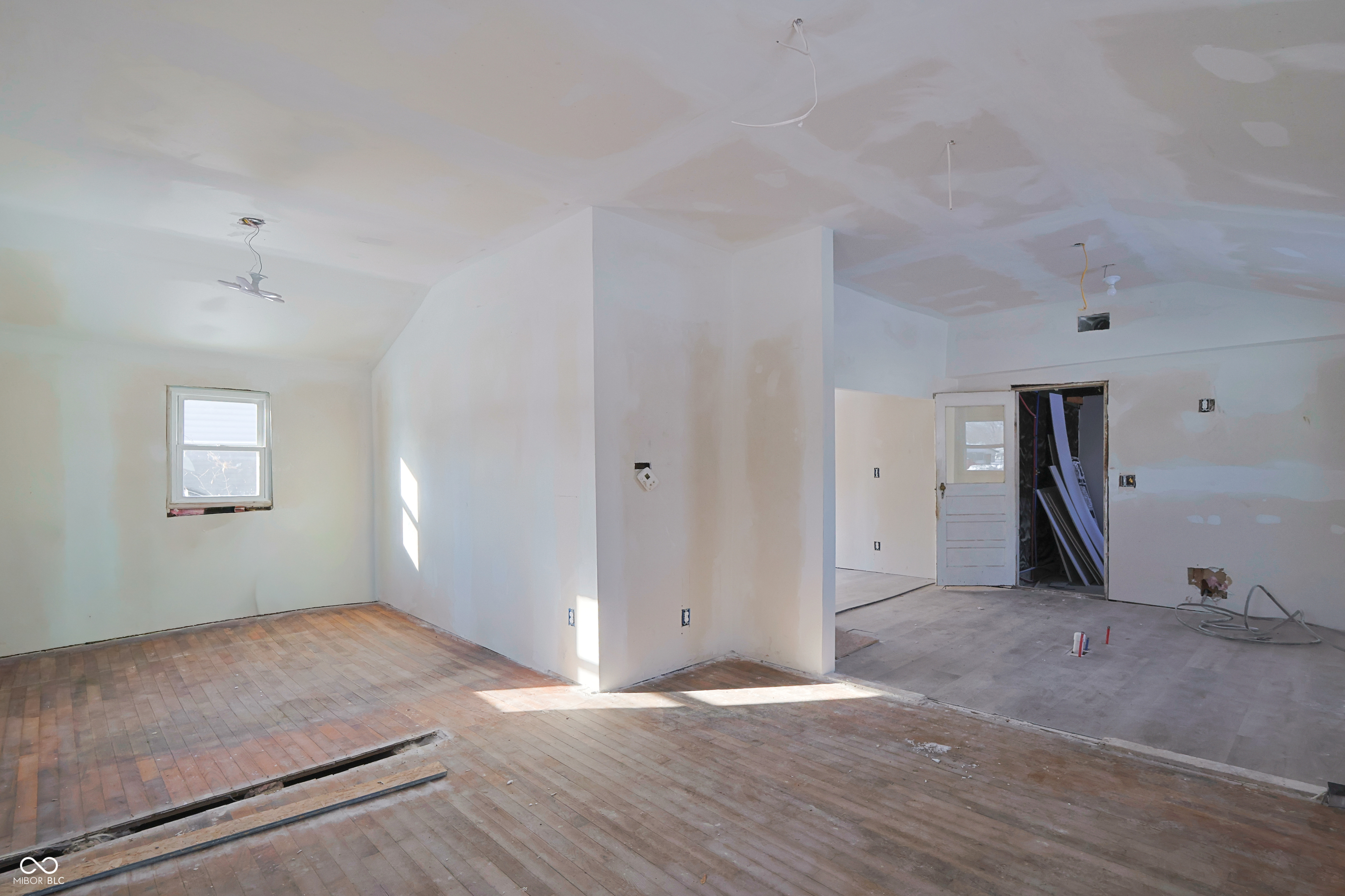 4986 Adkins Street Columbus, IN 47201 - Photo 2 of 9