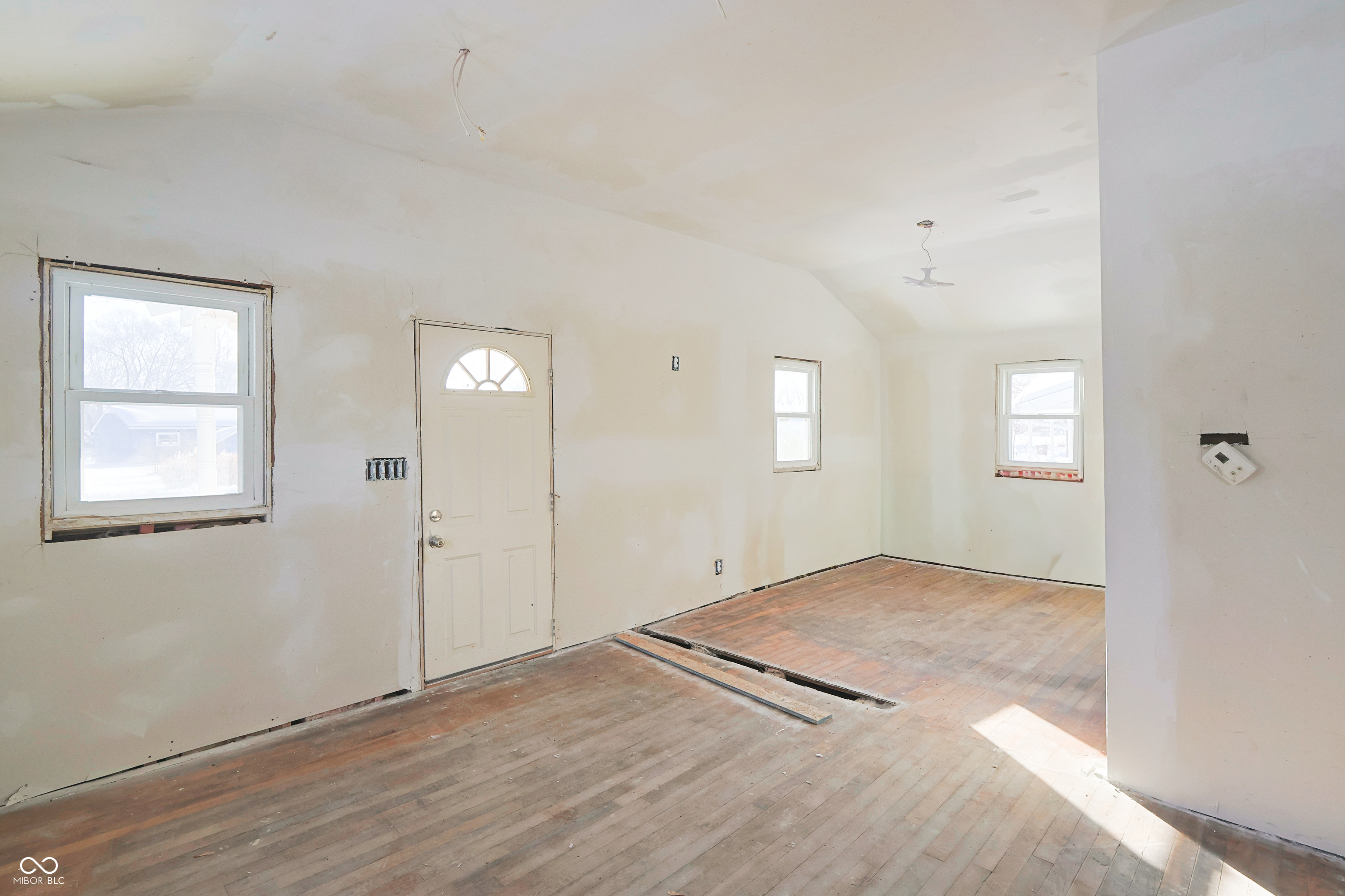 4986 Adkins Street Columbus, IN 47201 - Photo 3 of 9