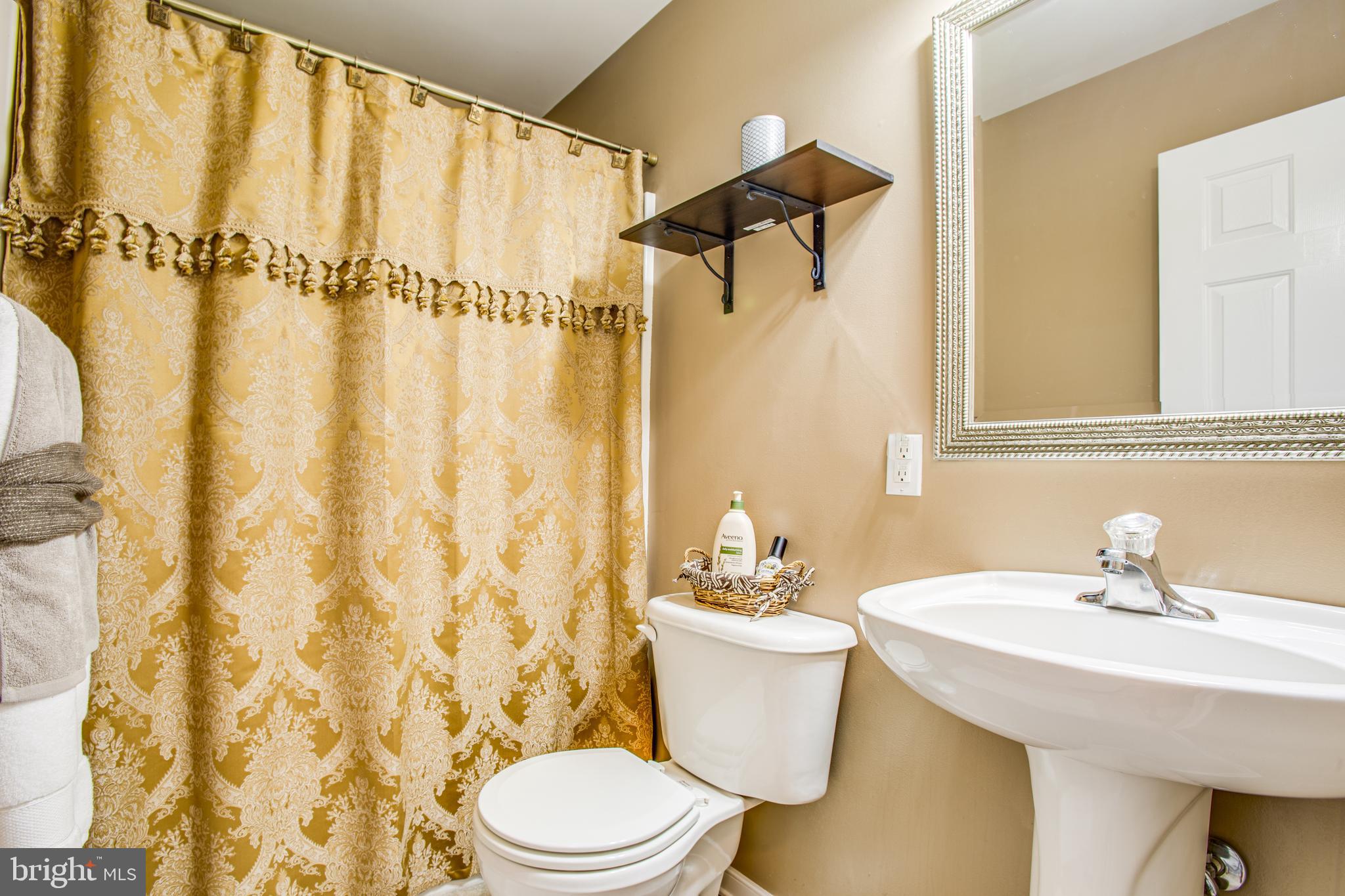 1 Riggs Road Fredericksburg, VA 22405 - Photo 16 of 55 Main level full bath