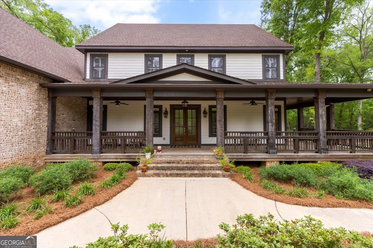 1031 Cherokee Road Perry, GA 31069 - Photo 8 of 104 a front view of a house with a garden and plants
