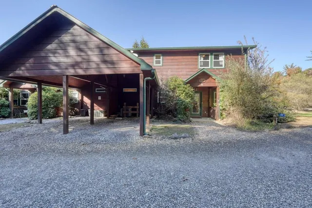 a view of a house with backyard and porch