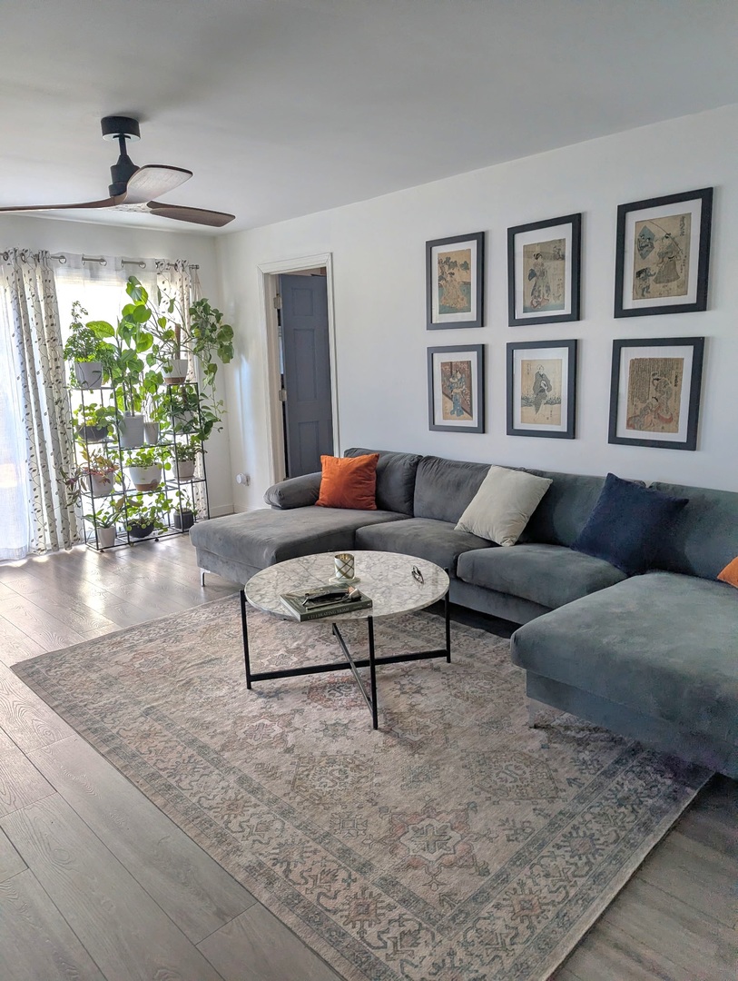 448 Bridle Trail, Unit 448 Wheeling, IL 60090 - Photo 3 of 14 a living room with furniture and a large window