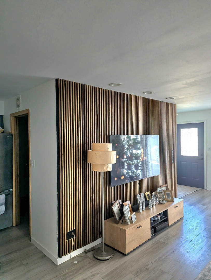 448 Bridle Trail, Unit 448 Wheeling, IL 60090 - Photo 4 of 14 a living room with furniture and a window