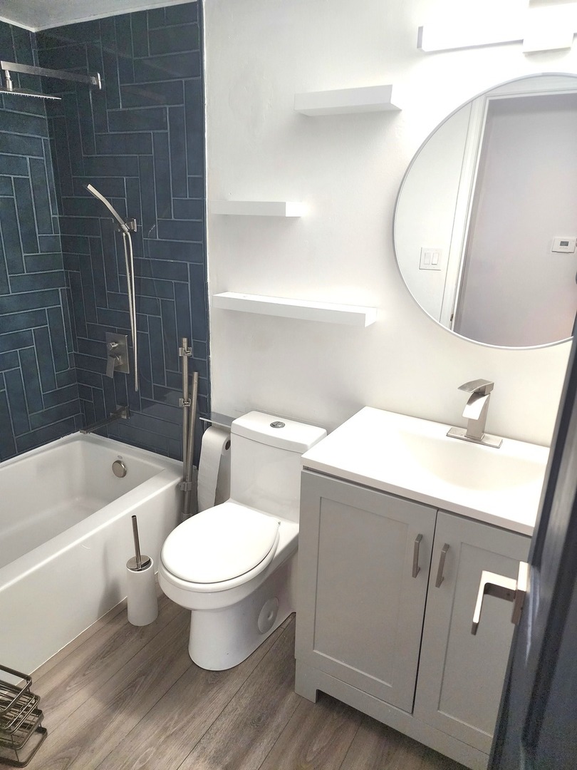 448 Bridle Trail, Unit 448 Wheeling, IL 60090 - Photo 6 of 14 a bathroom with a toilet a sink a mirror and bathtub