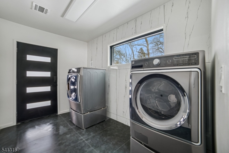 156 Park Road Parsippany, NJ 07054 - Photo 38 of 44 a utility room with dryer and washer