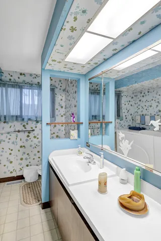 $319,900 | 2202 Eastman Street, Rolling Meadows, IL 60008