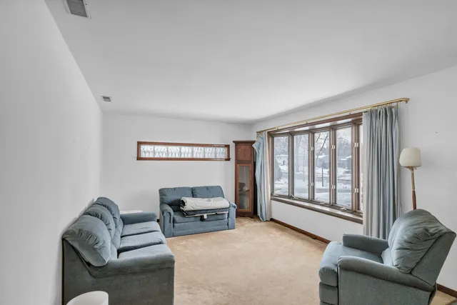 $319,900 | 2202 Eastman Street, Rolling Meadows, IL 60008