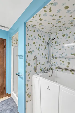 $319,900 | 2202 Eastman Street, Rolling Meadows, IL 60008