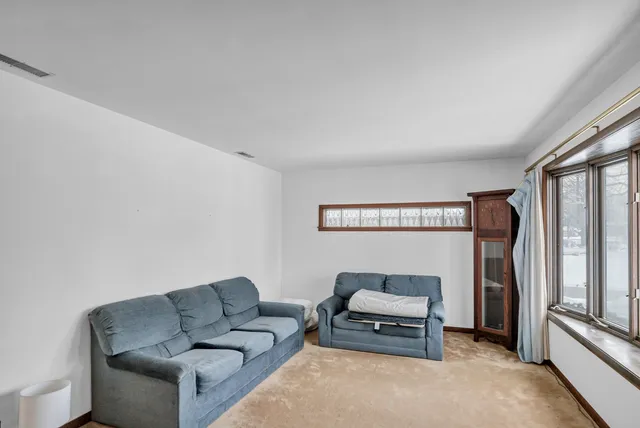 $319,900 | 2202 Eastman Street, Rolling Meadows, IL 60008