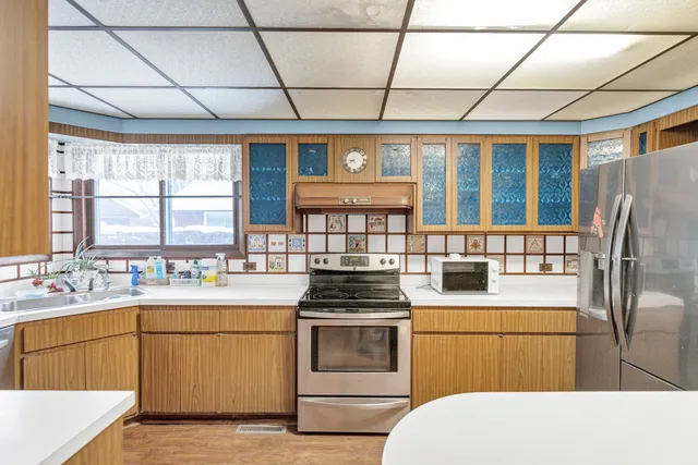 $319,900 | 2202 Eastman Street, Rolling Meadows, IL 60008