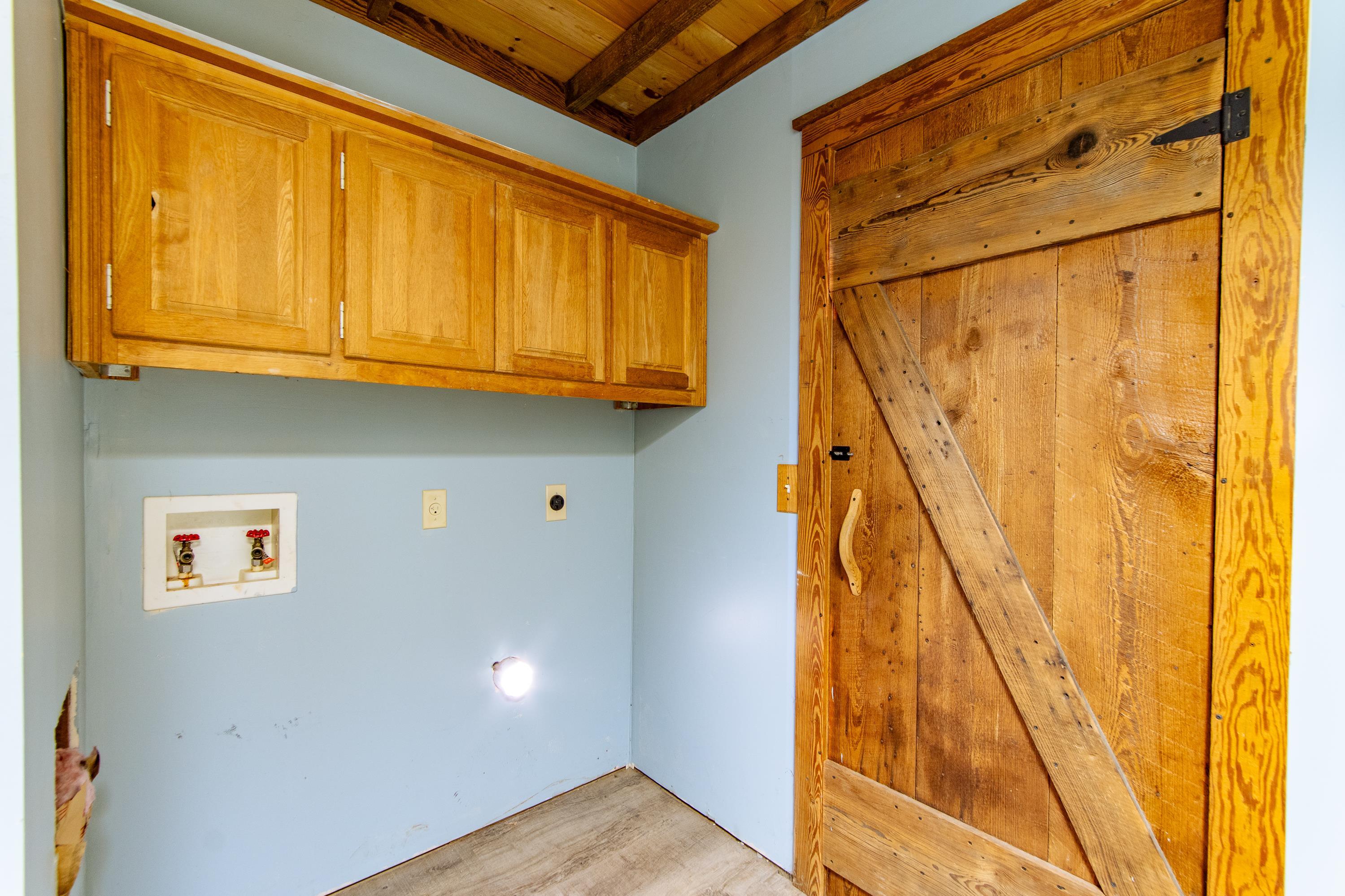 355 Bellis Road Savannah, TN 38372 - Photo 20 of 26 Hookup for a washing machine and dryer