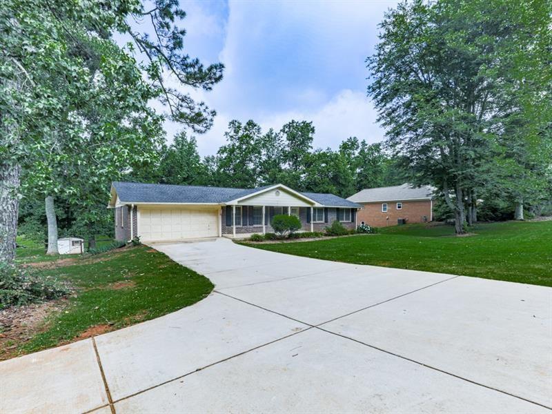 10381 East Cherokee Drive Canton, GA 30115 - Photo 3 of 33