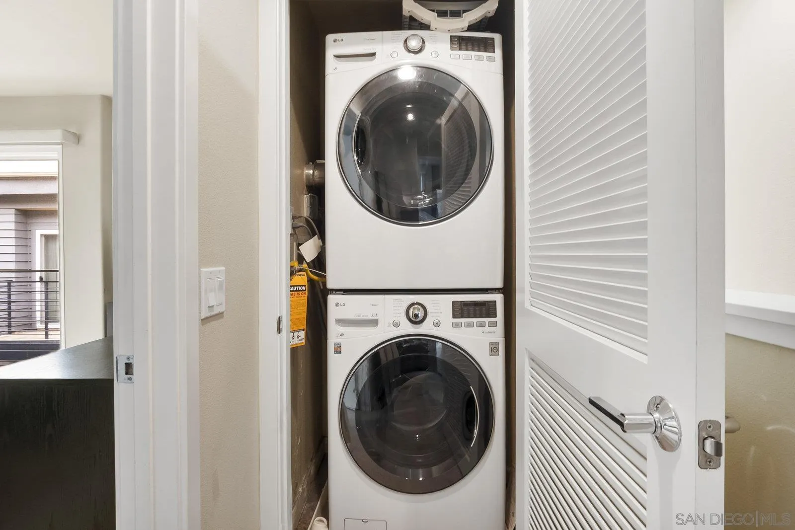 4541 Rainier Avenue, Unit 13 San Diego, CA 92120 - Photo 25 of 36 a utility room with dryer and washer