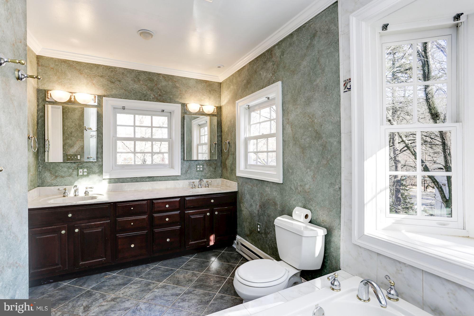 3014 Military Road Northwest Washington, DC 20015 - Photo 17 of 30 Bath (Master)