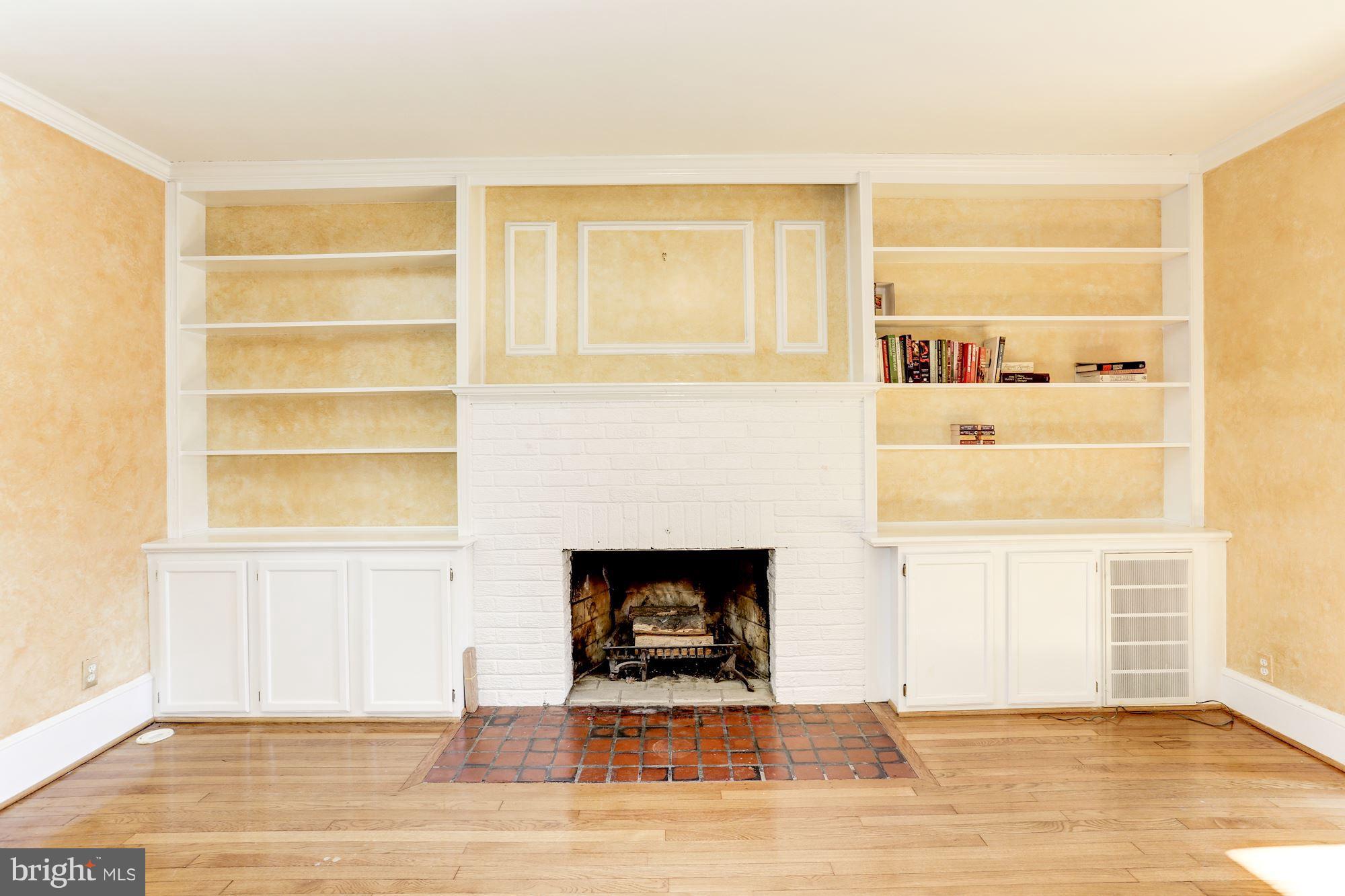 3014 Military Road Northwest Washington, DC 20015 - Photo 4 of 30 Living Room