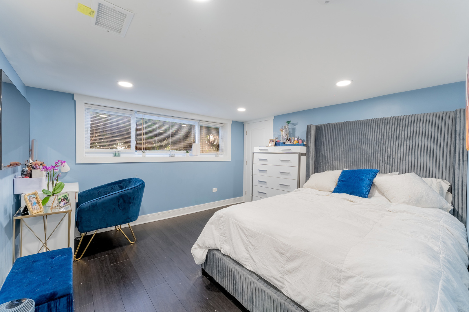 2610 North Major Avenue Chicago, IL 60639 - Photo 25 of 45 a bedroom with a bed and a dresser