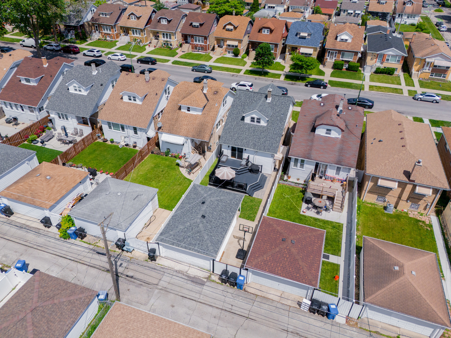 2610 North Major Avenue Chicago, IL 60639 - Photo 40 of 45 an aerial view of a houses with yard