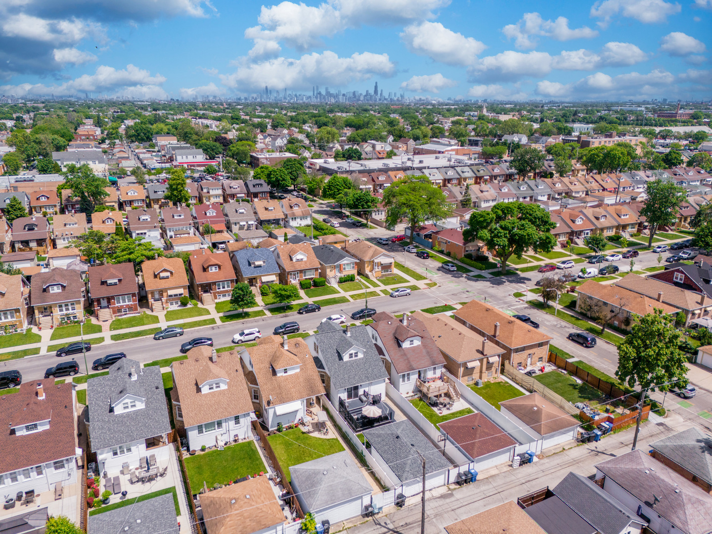 2610 North Major Avenue Chicago, IL 60639 - Photo 41 of 45 an aerial view of residential houses with outdoor space