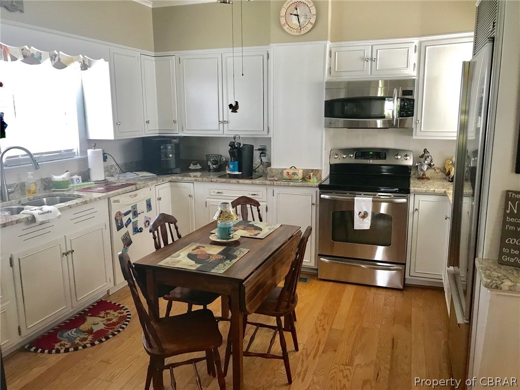 515 Stormont Road Saluda, VA 23149 - Photo 13 of 25 Remodeled kitchen with granite counter tops, SS appliances and the Subzero refrigerator. No expense spared here.