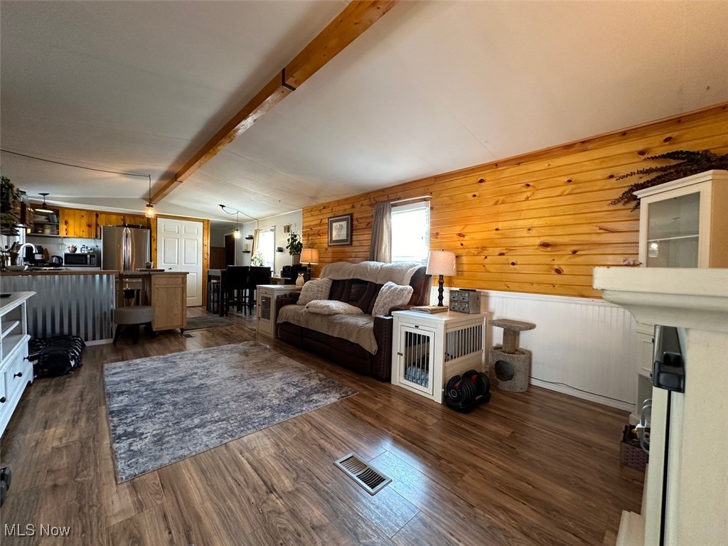10979 Leader Road Chardon, OH 44024 - Photo 4 of 27 Gallery Image 4