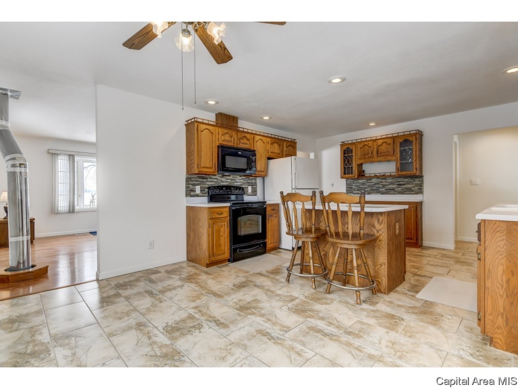 7939 Village Center Road Sherman, IL 62684 - Photo 11 of 26 Gallery Image 11