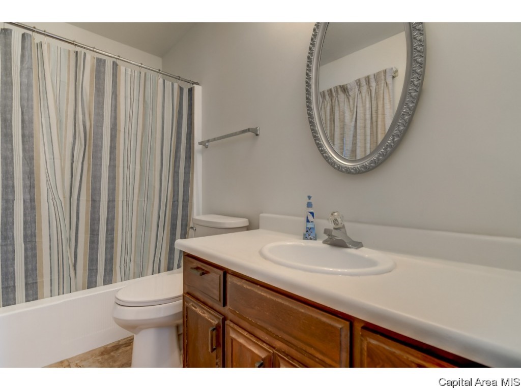 7939 Village Center Road Sherman, IL 62684 - Photo 15 of 26 Gallery Image 15