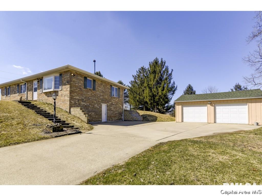 7939 Village Center Road Sherman, IL 62684 - Photo 3 of 26 Gallery Image 3