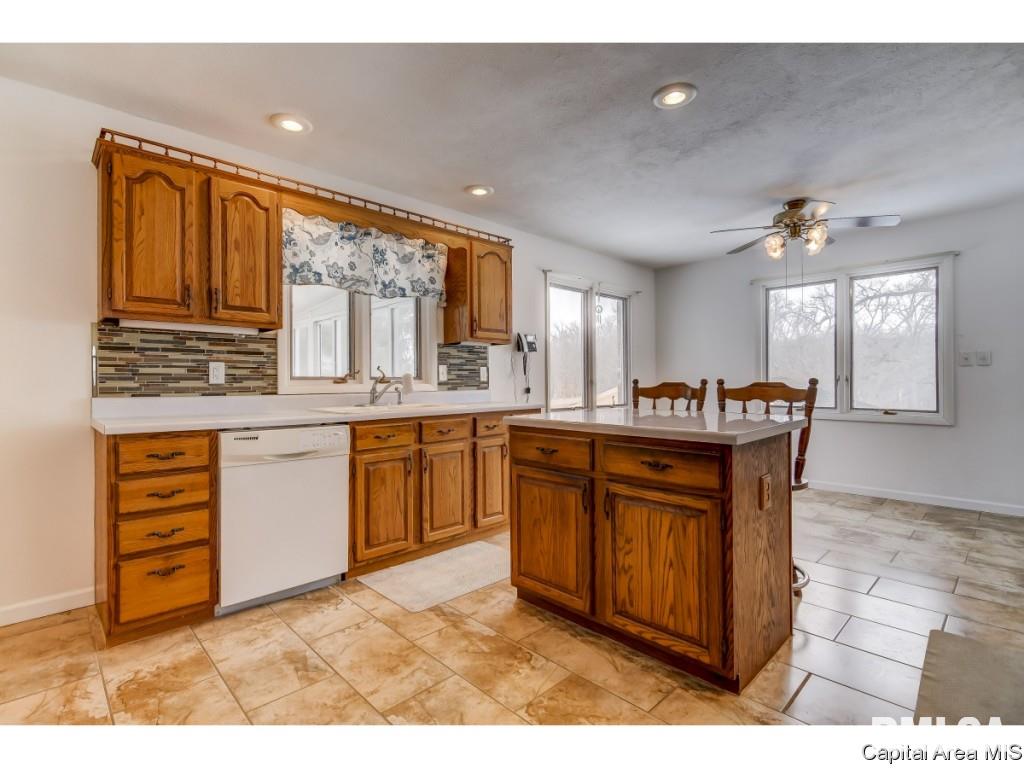 7939 Village Center Road Sherman, IL 62684 - Photo 8 of 26 Gallery Image 8