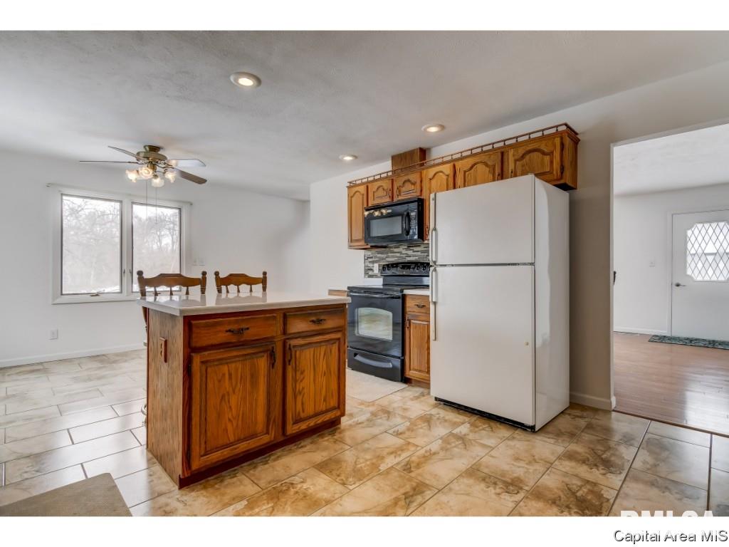 7939 Village Center Road Sherman, IL 62684 - Photo 9 of 26 Gallery Image 9