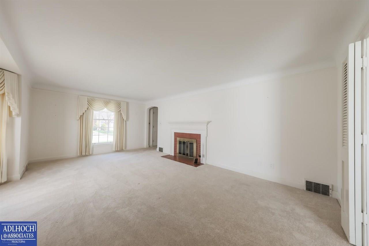 1395 Hampton Road Grosse Pointe Woods, MI 48236 - Photo 5 of 29