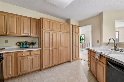 $459,900 | 15585 17th Place North, Plymouth, MN 55447