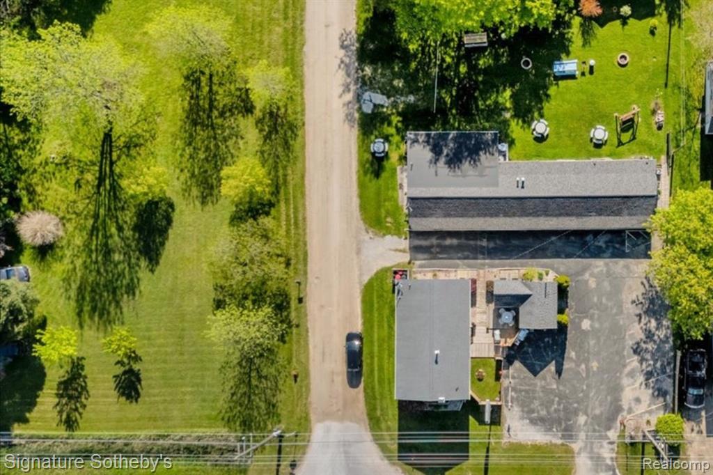 6997 Lakeshore Road Lexington, MI 48450 - Photo 3 of 55
