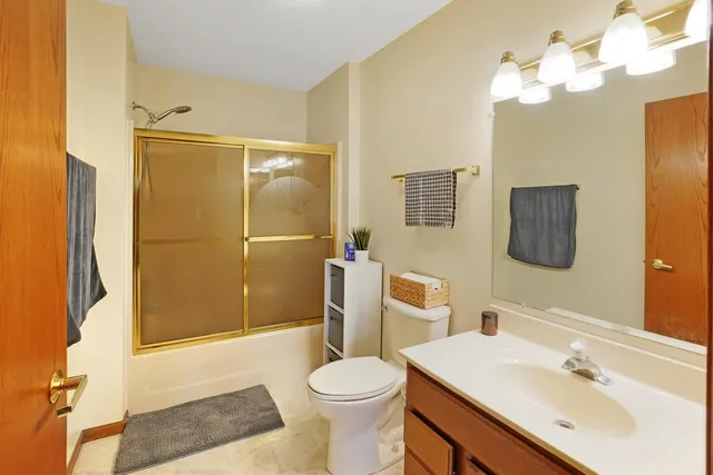 $289,900 | 17354 West Lincoln Avenue, New Berlin, WI 53146