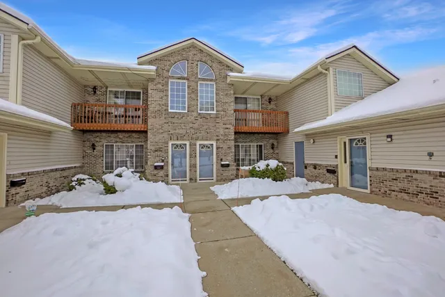 $289,900 | 17354 West Lincoln Avenue, New Berlin, WI 53146