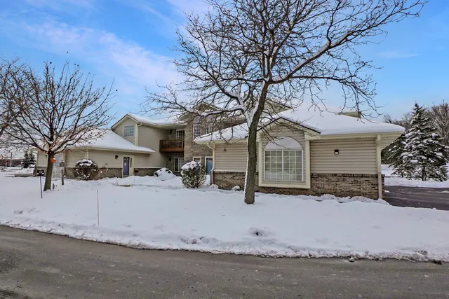 $289,900 | 17354 West Lincoln Avenue, New Berlin, WI 53146