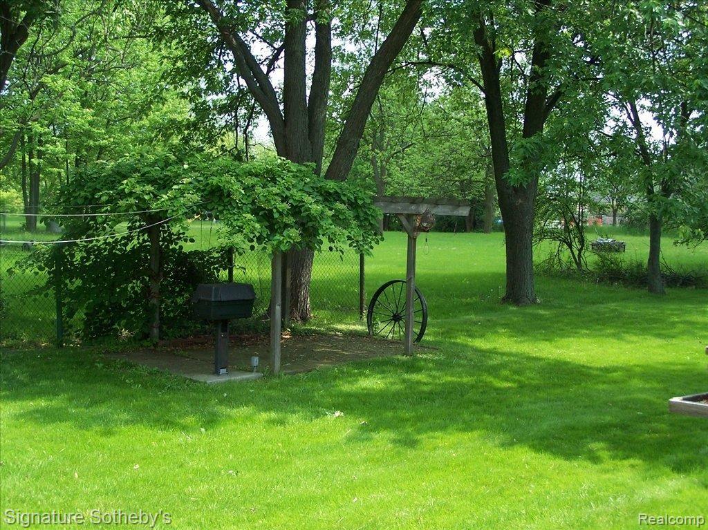820 Trinway Road Troy, MI 48085 - Photo 12 of 13 Pergula #1