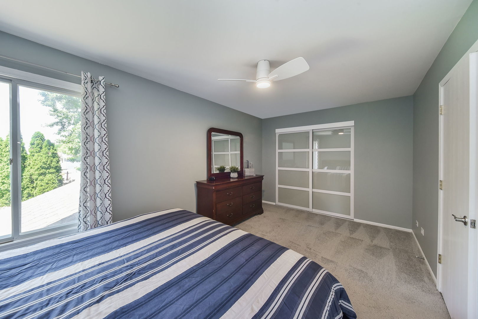 3136 Quincy Lane Aurora, IL 60504 - Photo 15 of 23 a living room with furniture and a window