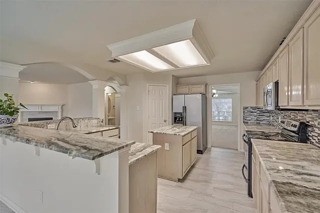 $2,595 | 511 Elm Ridge Drive, Spring, TX 77386