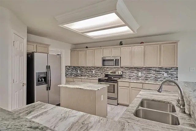 $2,595 | 511 Elm Ridge Drive, Spring, TX 77386