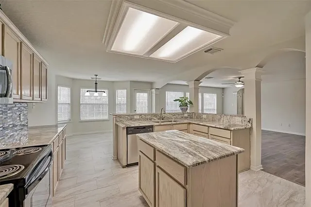 $2,595 | 511 Elm Ridge Drive, Spring, TX 77386