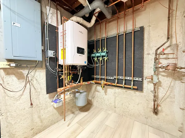 $260,000 | 32 Kimball Place, Claremont, NH 03743