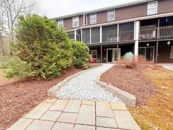 $260,000 | 32 Kimball Place, Claremont, NH 03743