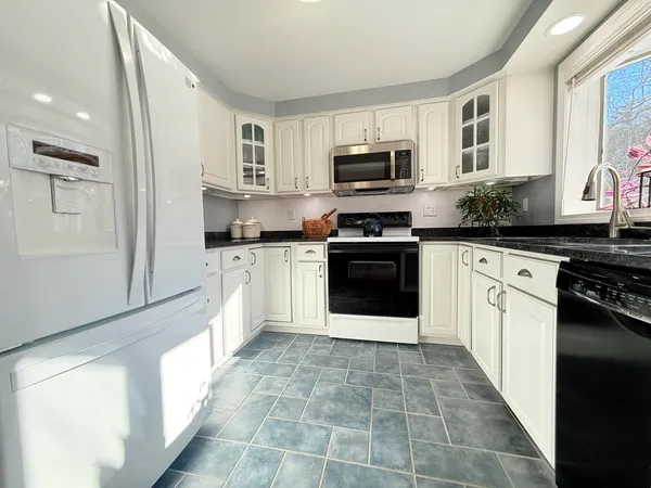 $260,000 | 32 Kimball Place, Claremont, NH 03743