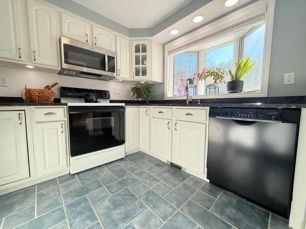 $260,000 | 32 Kimball Place, Claremont, NH 03743